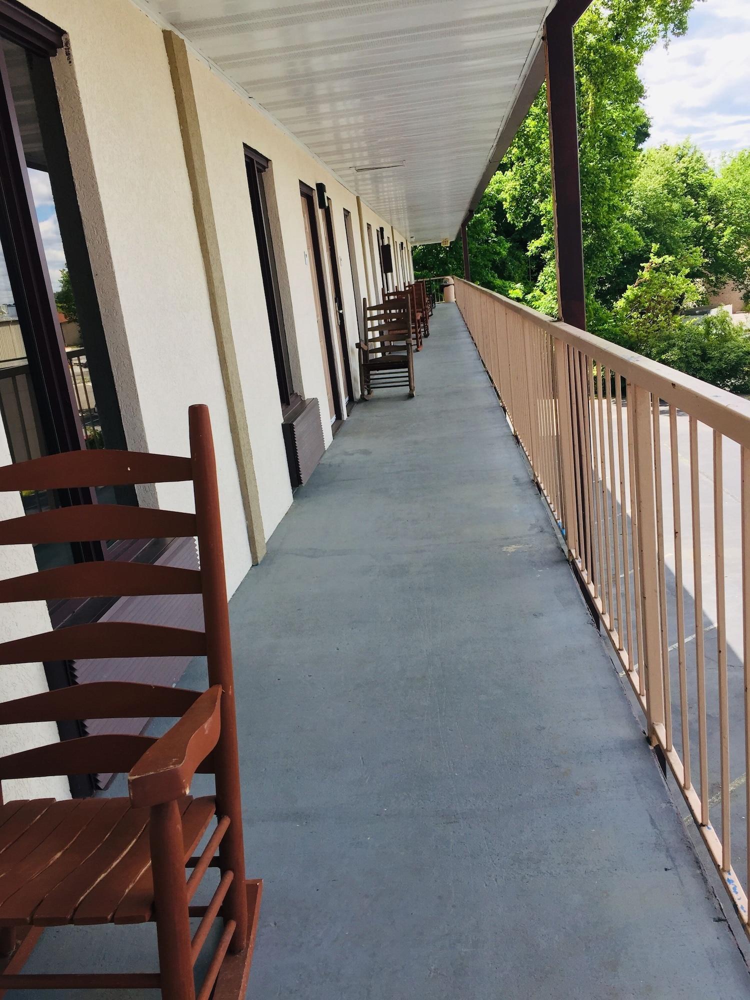 Bear Mount Inn & Suites Pigeon Forge Bagian luar foto