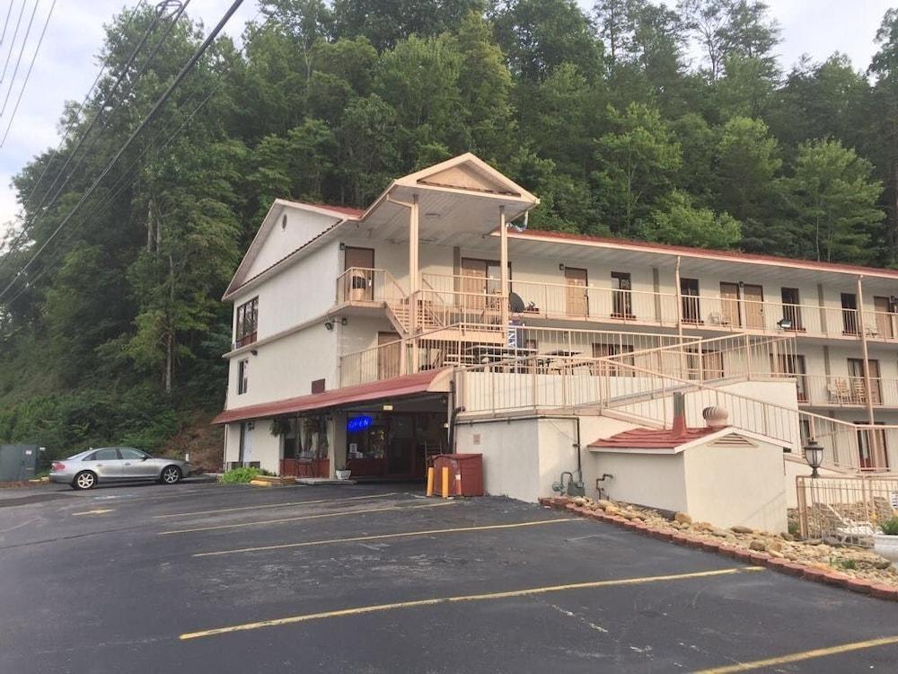 Bear Mount Inn & Suites Pigeon Forge Bagian luar foto