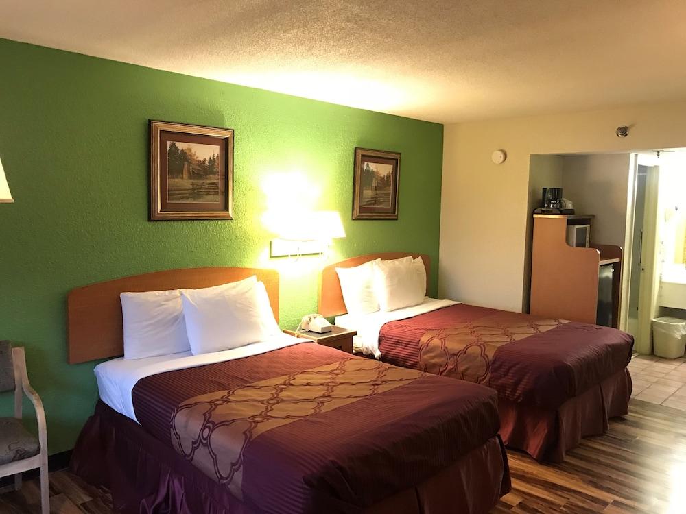 Bear Mount Inn & Suites Pigeon Forge Bagian luar foto