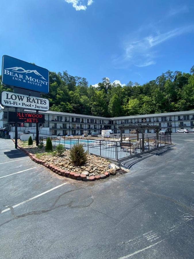 Bear Mount Inn & Suites Pigeon Forge Bagian luar foto