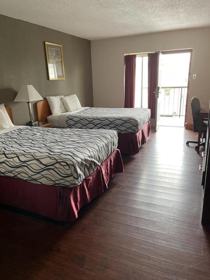 Bear Mount Inn & Suites Pigeon Forge Bagian luar foto