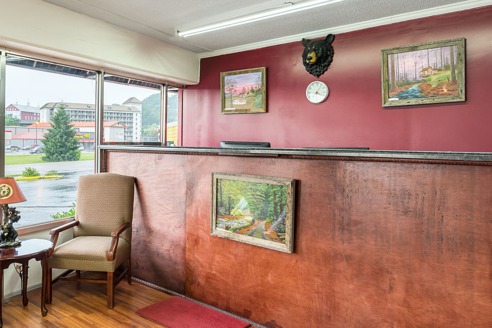 Bear Mount Inn & Suites Pigeon Forge Bagian luar foto