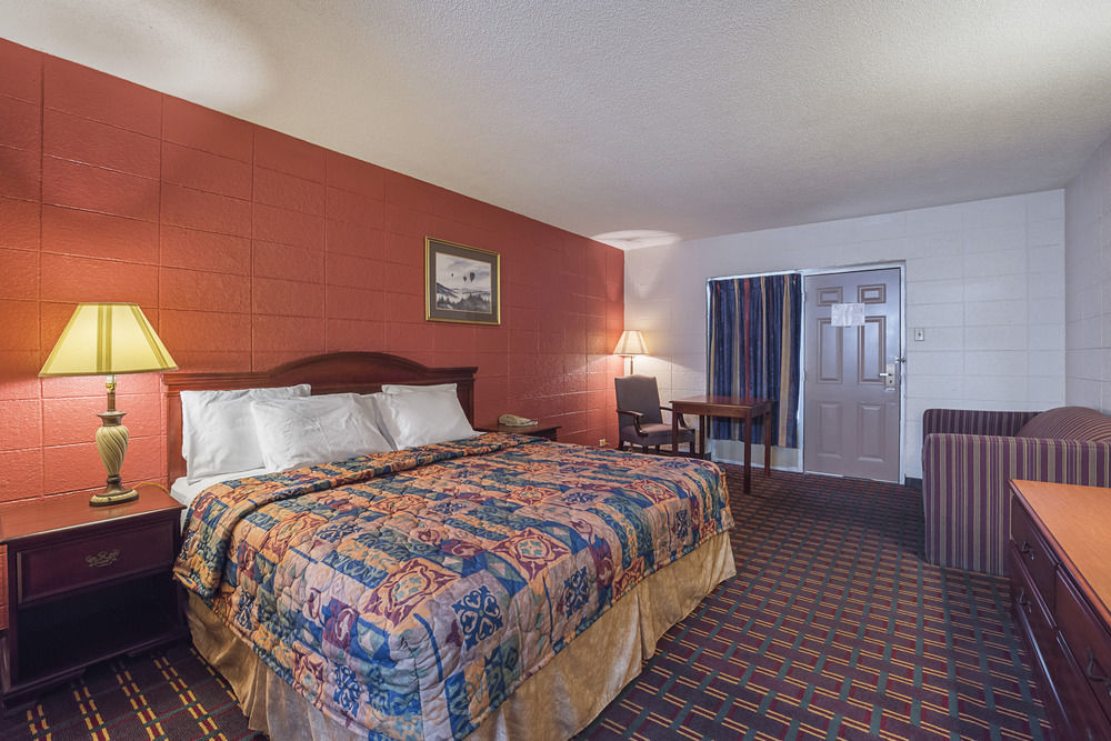 Bear Mount Inn & Suites Pigeon Forge Bagian luar foto