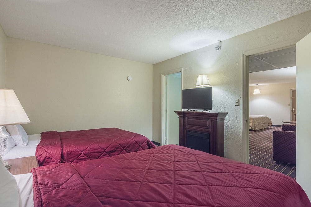 Bear Mount Inn & Suites Pigeon Forge Bagian luar foto