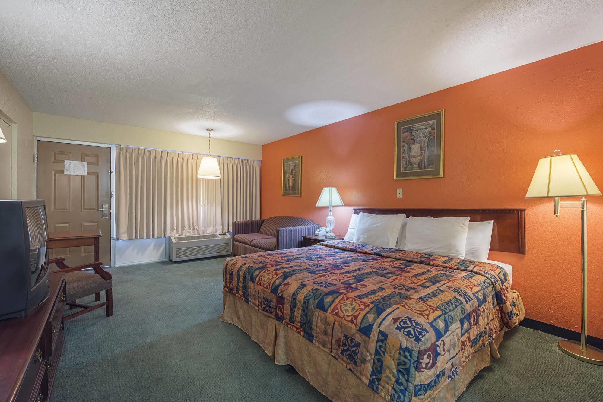 Bear Mount Inn & Suites Pigeon Forge Bagian luar foto