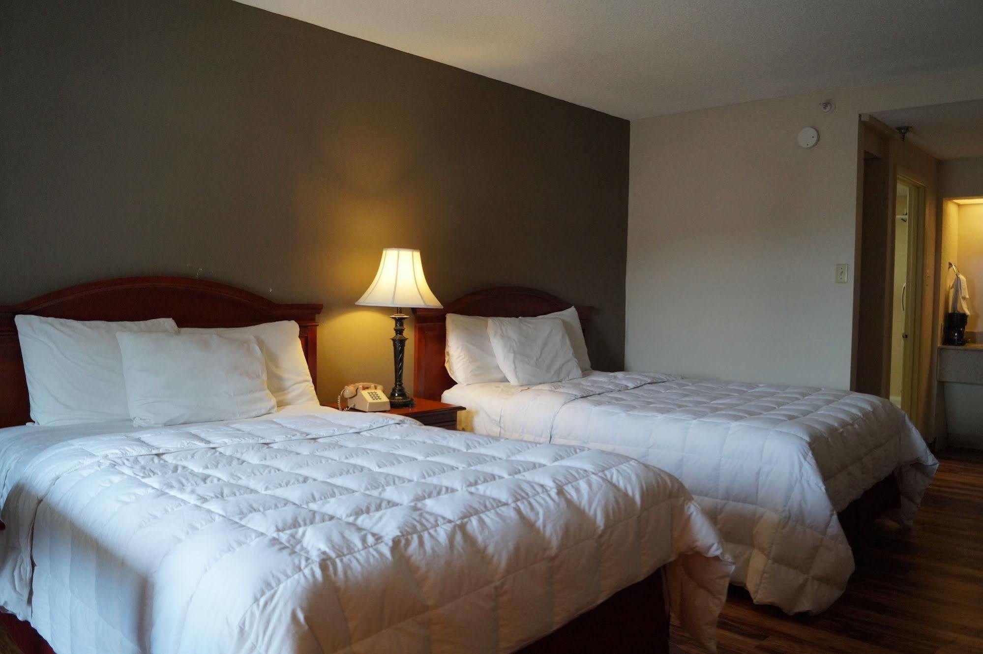 Bear Mount Inn & Suites Pigeon Forge Bagian luar foto