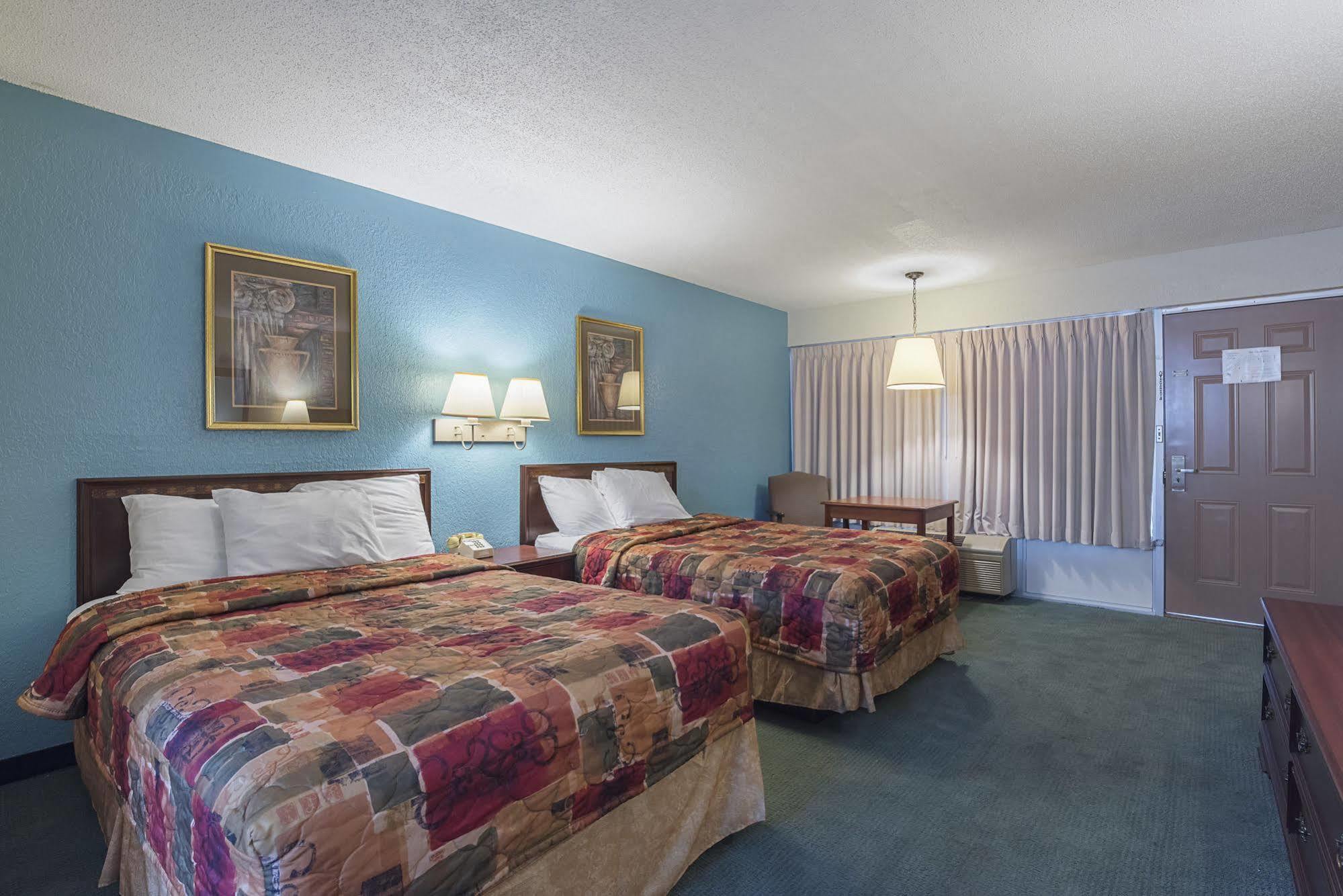 Bear Mount Inn & Suites Pigeon Forge Bagian luar foto