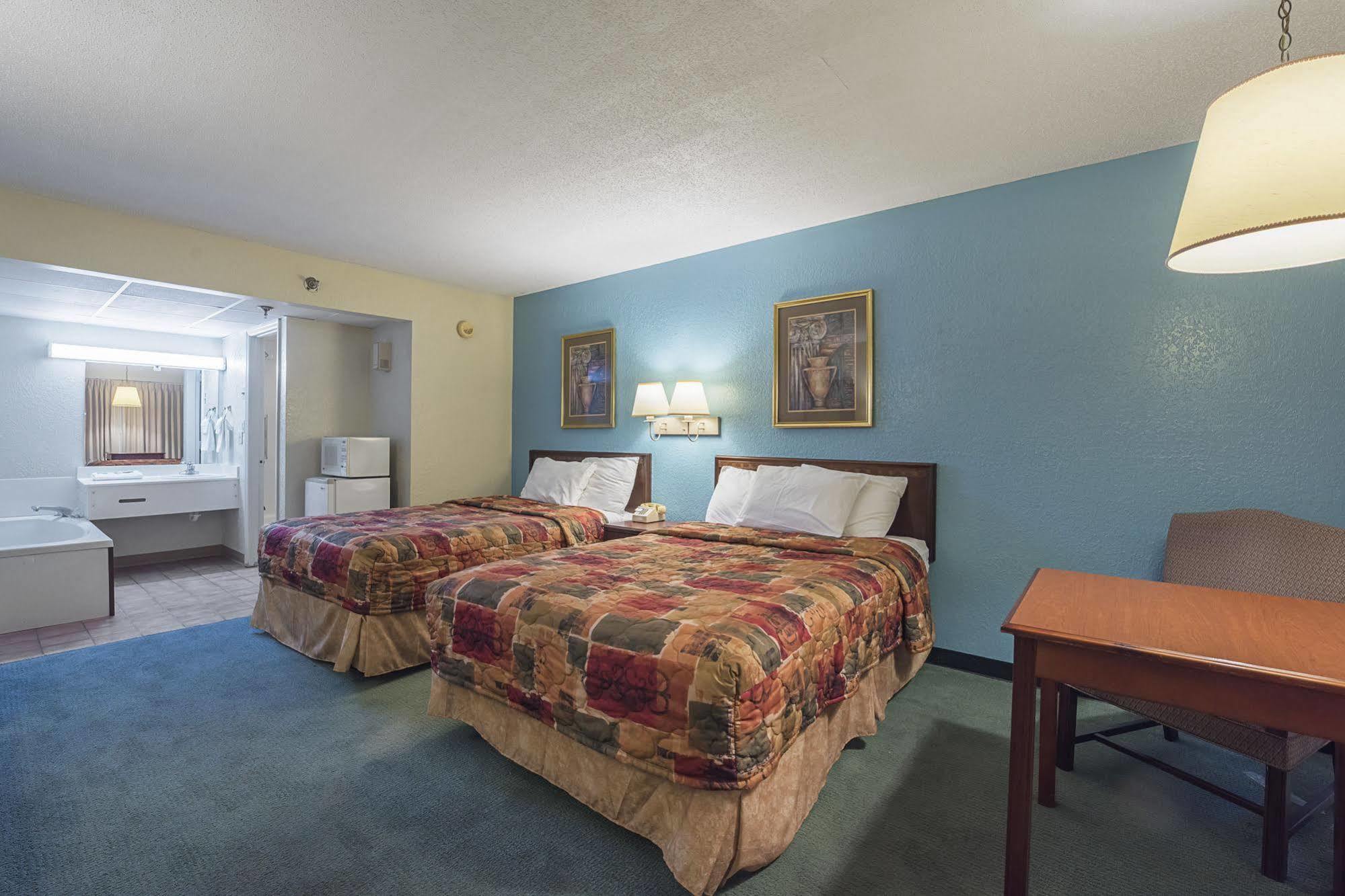 Bear Mount Inn & Suites Pigeon Forge Bagian luar foto