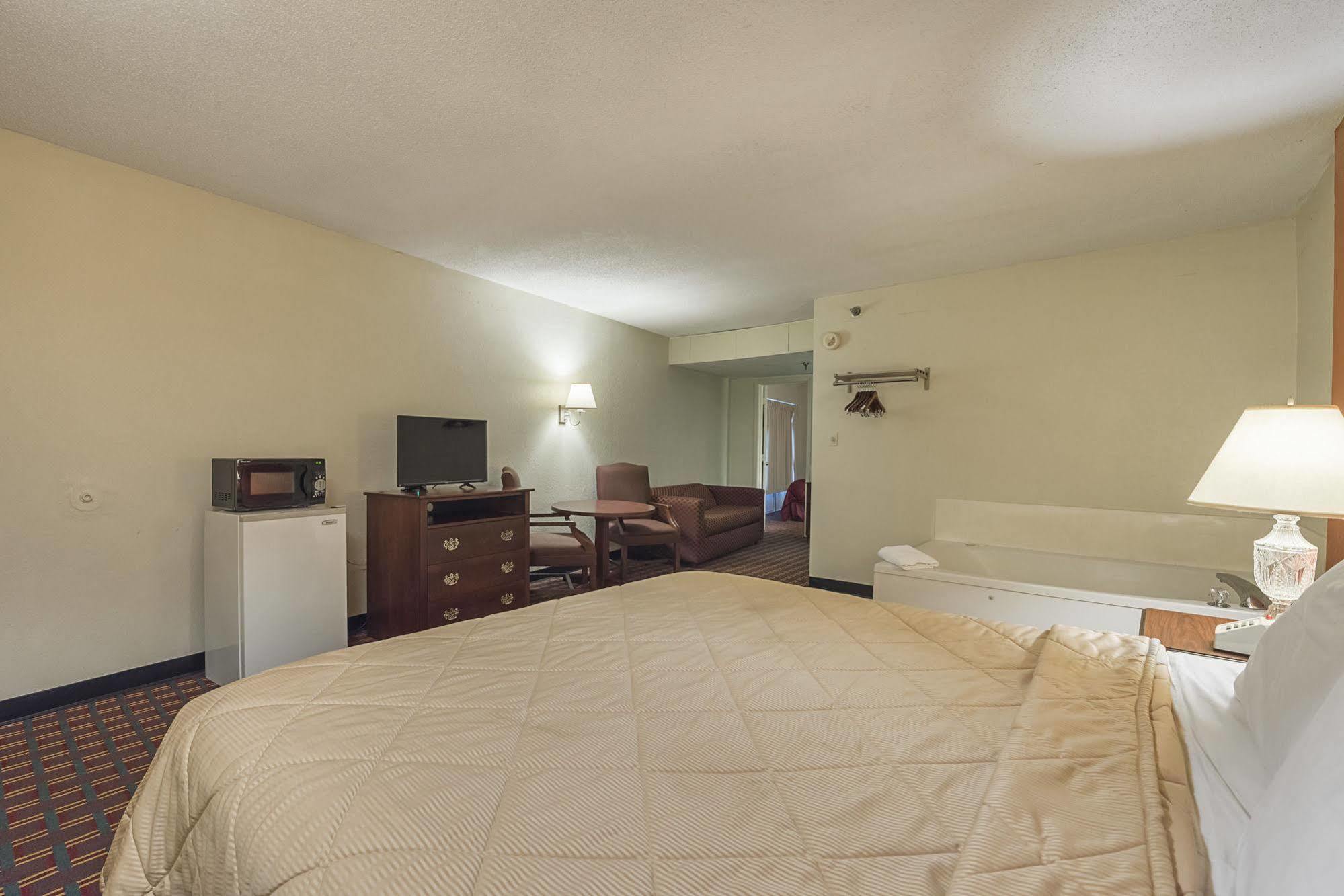 Bear Mount Inn & Suites Pigeon Forge Bagian luar foto